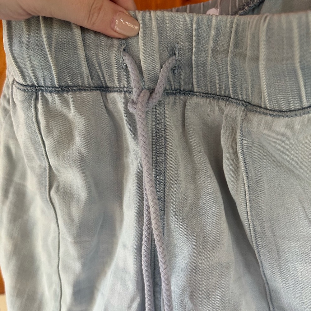 Bella Dahl light denim jogger